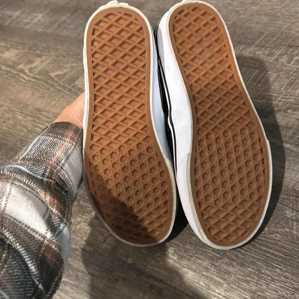 Vans - Picture 2 of 4